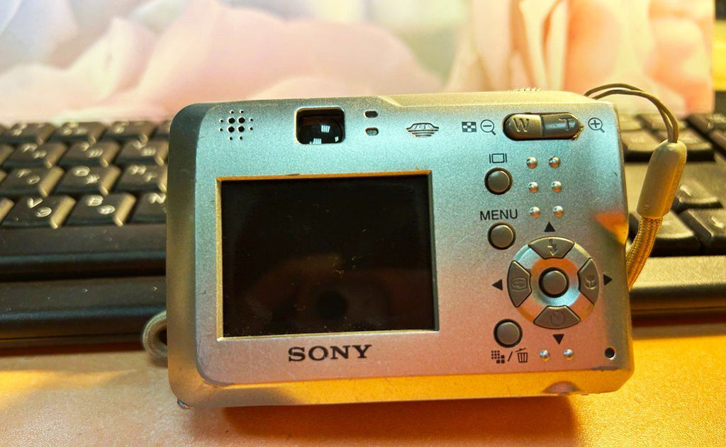 Sony Cyber-shot DSC-S60 4.1MP Digital Camera - Silver