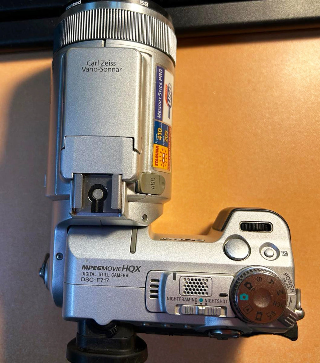 Sony Cyber-shot DSC-F717 5MP Digital Camera - Silver