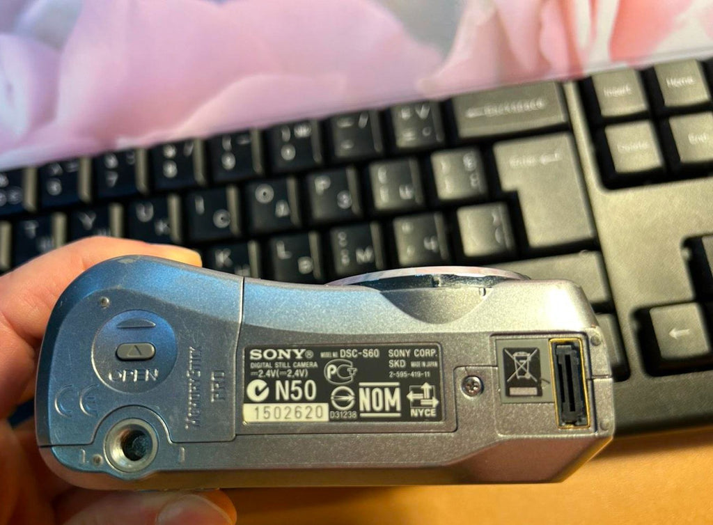Sony Cyber-shot DSC-S60 4.1MP Digital Camera - Silver