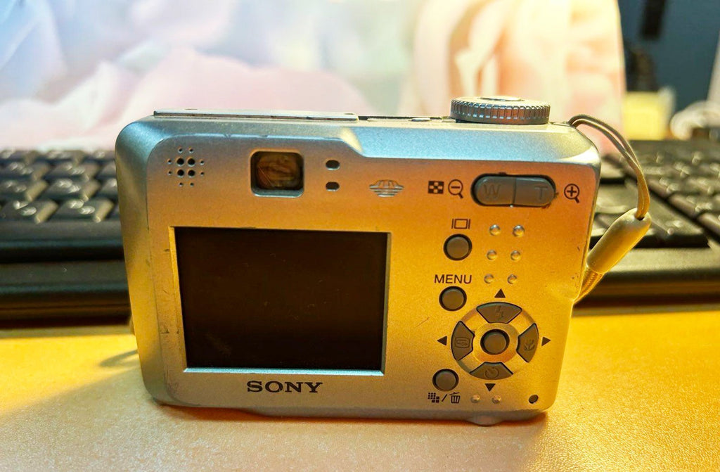 Sony Cyber-shot DSC-S60 4.1MP Digital Camera - Silver