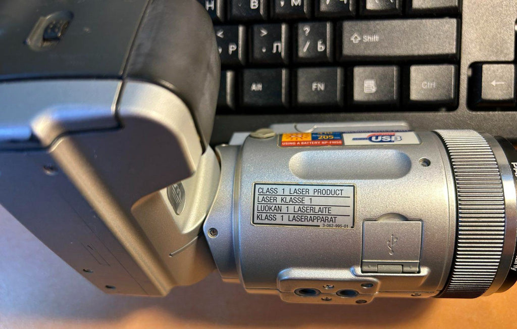 Sony Cyber-shot DSC-F717 5MP Digital Camera - Silver