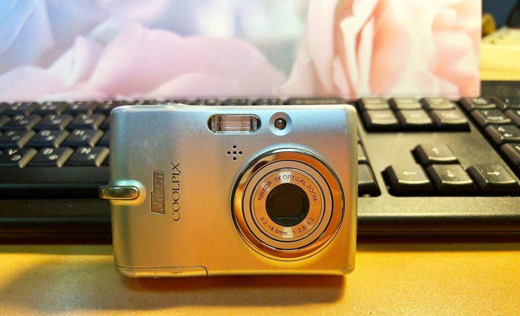 Nikon COOLPIX L11 6.0MP Digital Camera  silver
