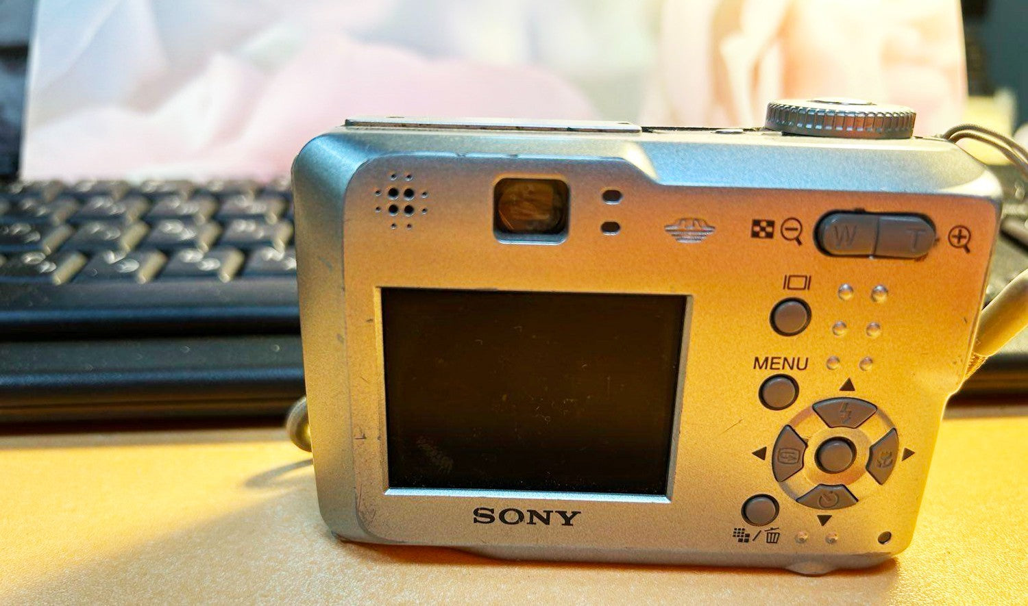 Sony Cyber-shot DSC-S60 4.1MP Digital Camera - Silver