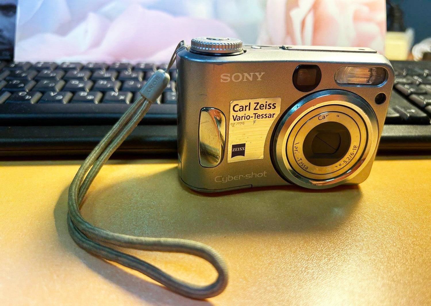 Sony Cyber-shot DSC-S60 4.1MP Digital Camera - Silver
