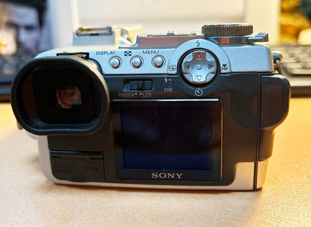 Sony Cyber-shot DSC-F717 5MP Digital Camera - Silver