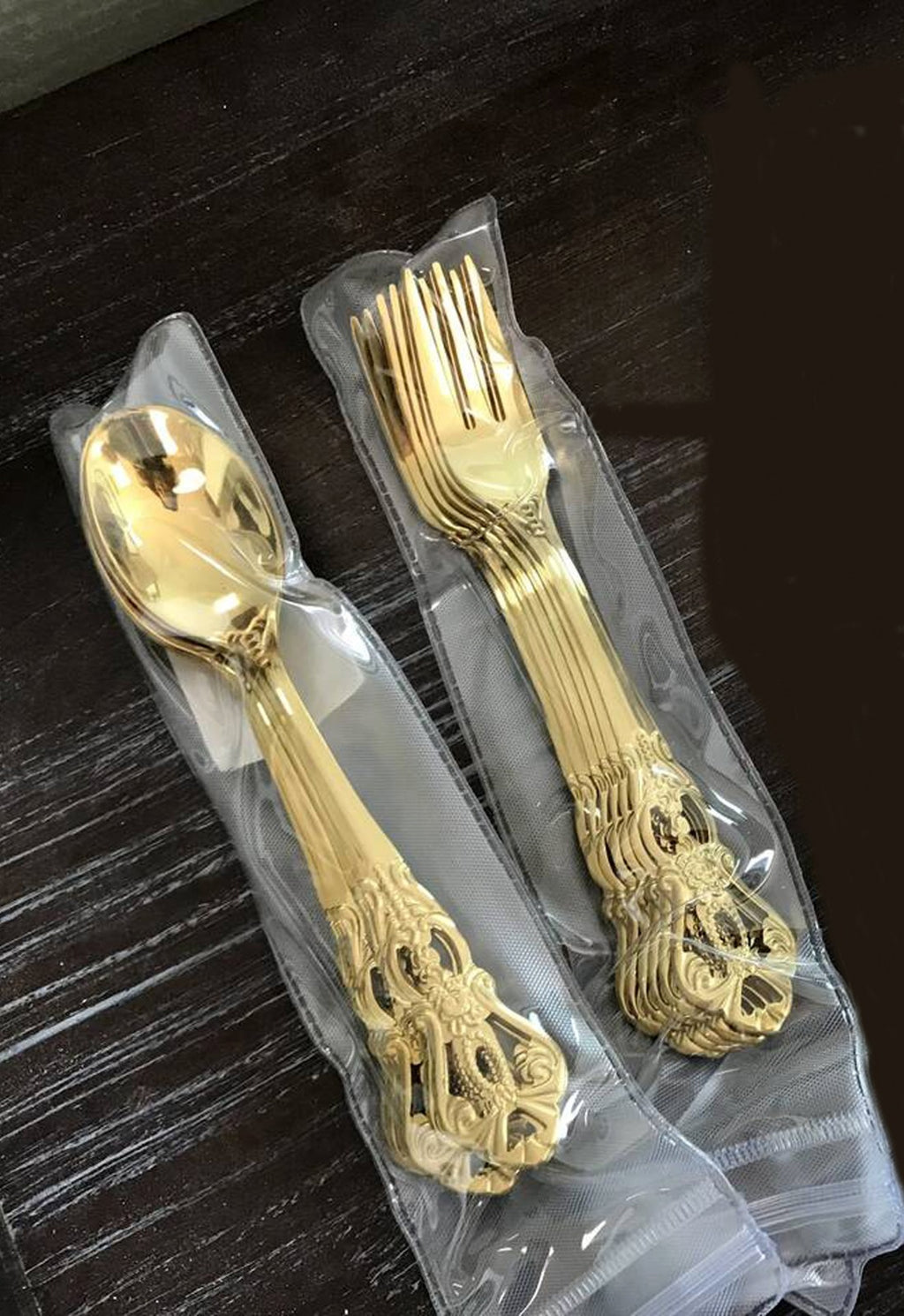 Dessert cutlery in gold-plated stainless steel 6 pieces spoons and forks