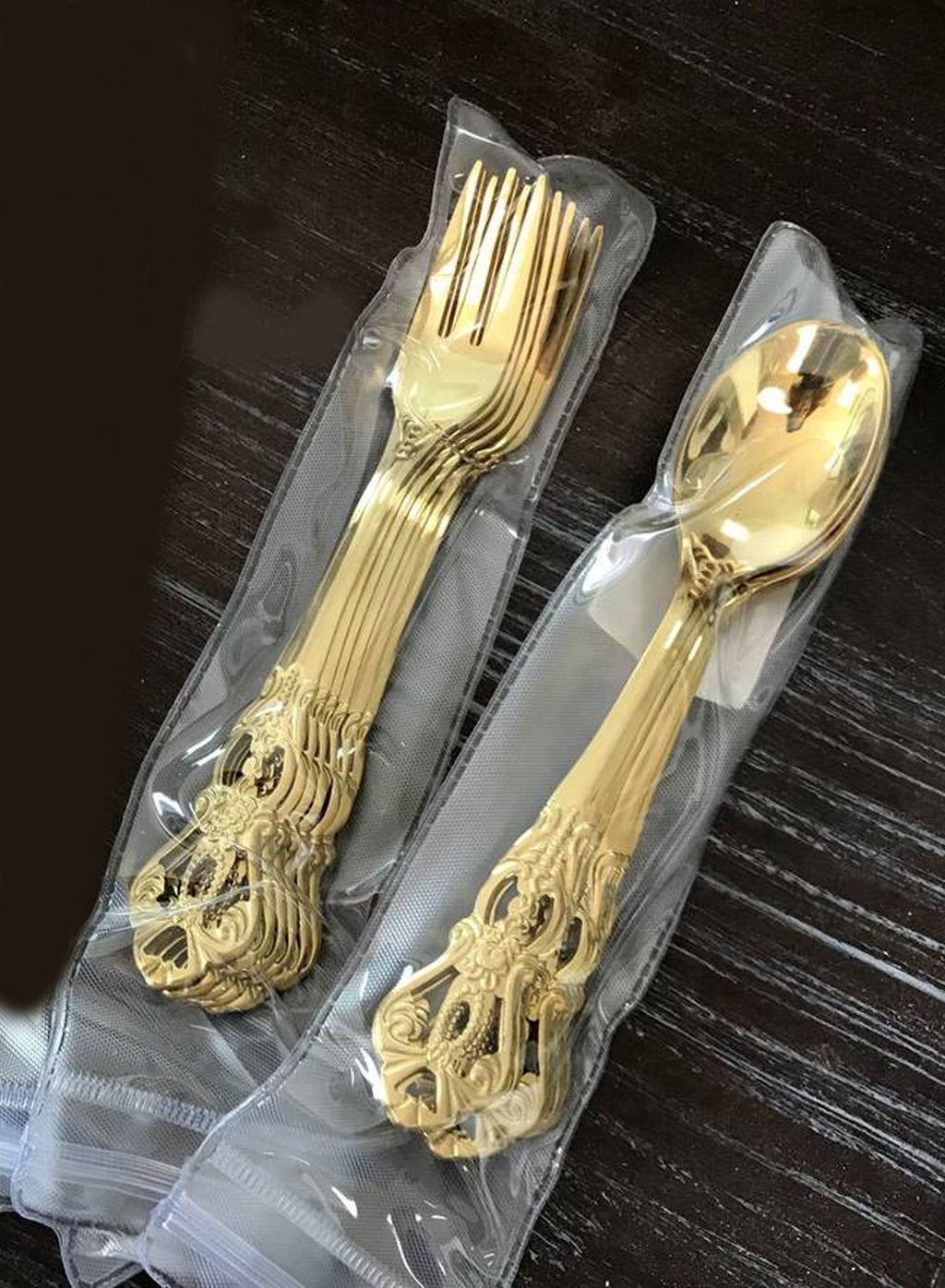 Dessert cutlery in gold-plated stainless steel 6 pieces spoons and forks
