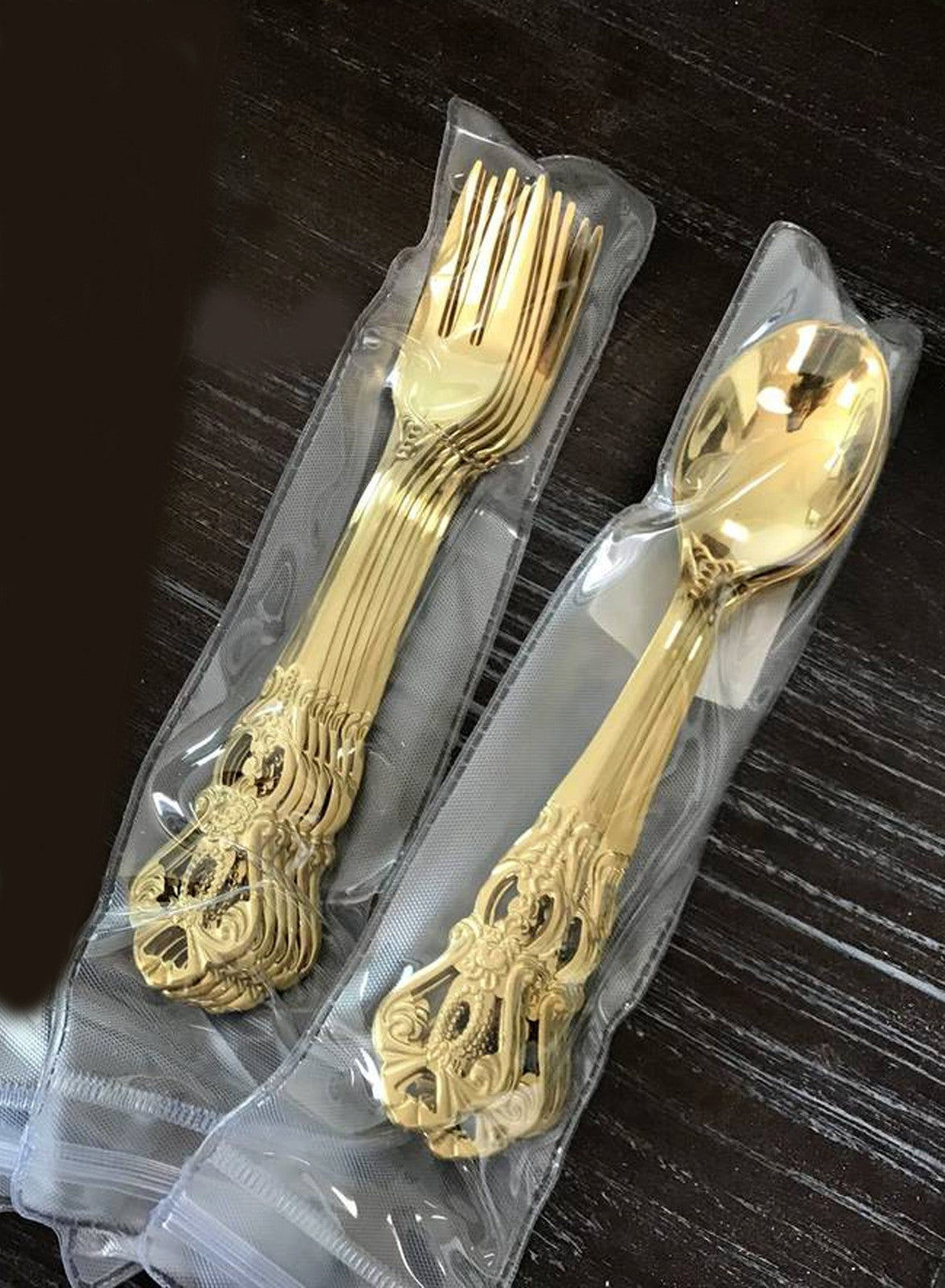 Dessert cutlery in gold-plated stainless steel 6 pieces spoons and forks